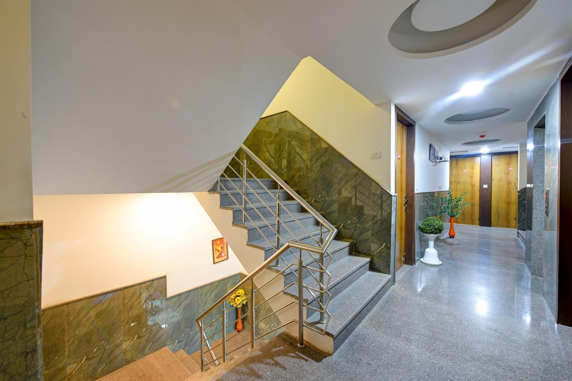 Hotel Grand Qubic Near Delhi Airport New Delhi Exterior foto
