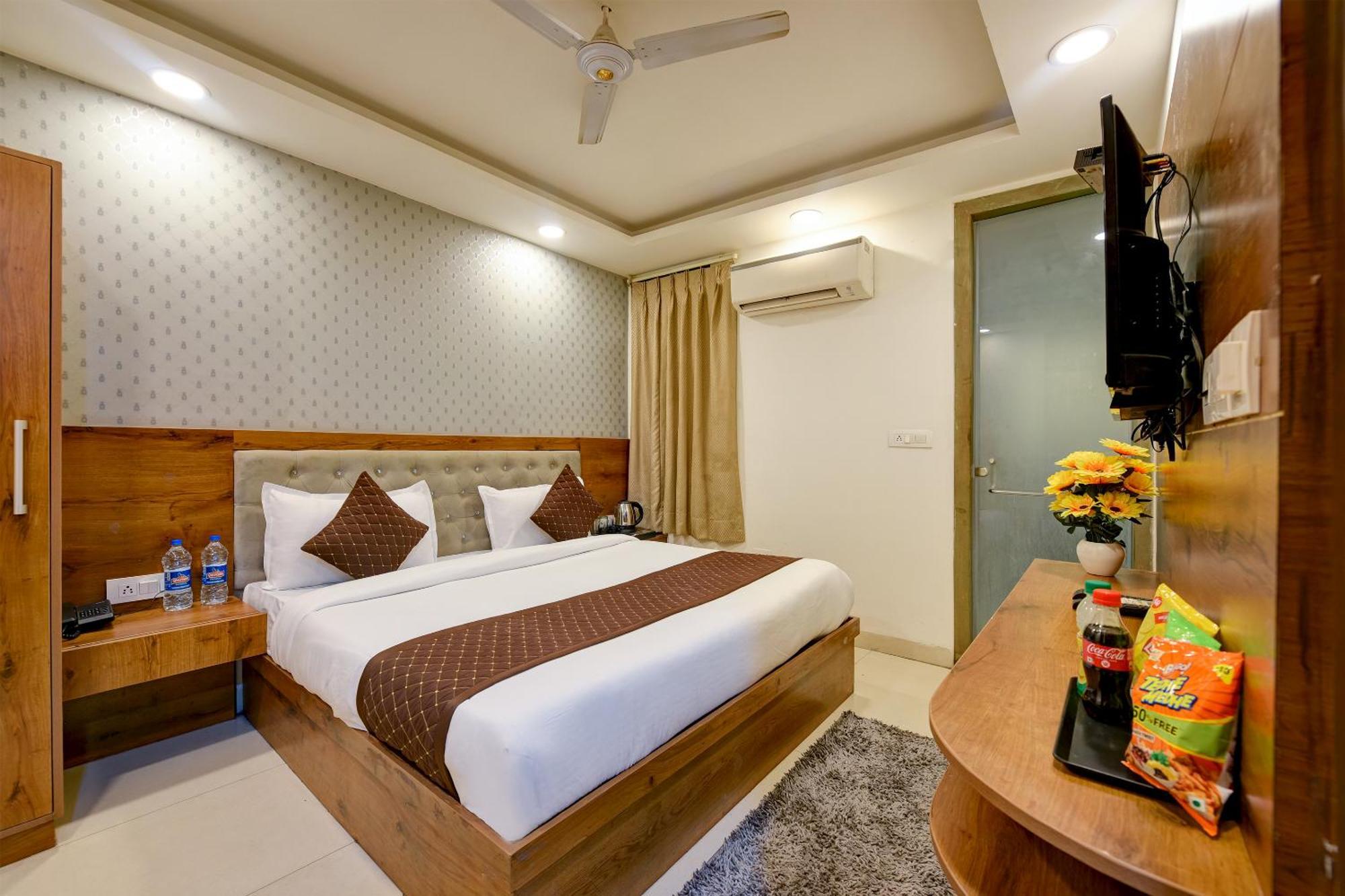 Hotel Grand Qubic Near Delhi Airport New Delhi Exterior foto
